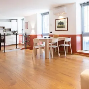 https://comfortable-flat-in-porta-romana.italymilanhotels.net